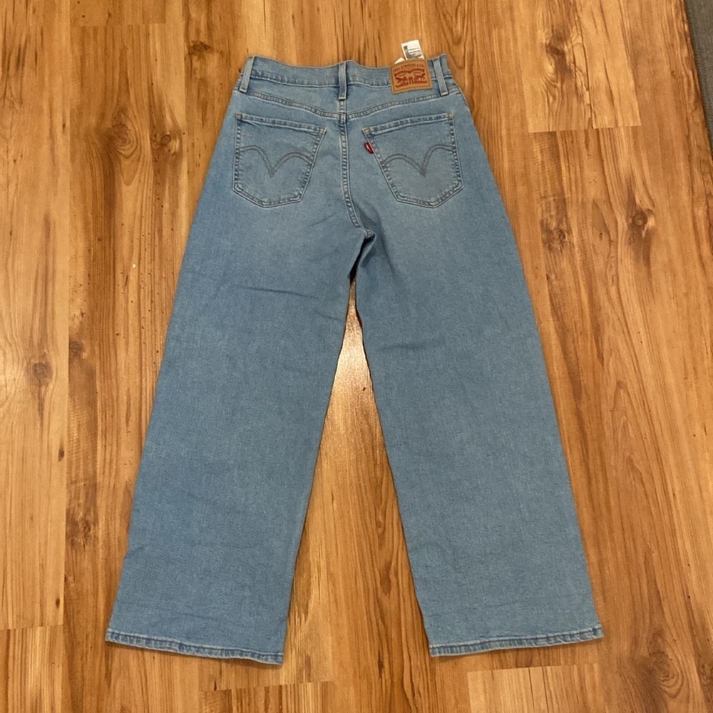 ♥️ HOST PICK ♥️ LEVIS High rise cropped wide leg W27 X L27 - Picture 2 of 6